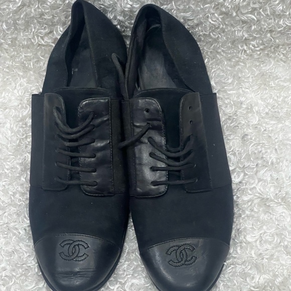 Chanel CC Interlocking Logo Oxfords - Picture 2 of 11